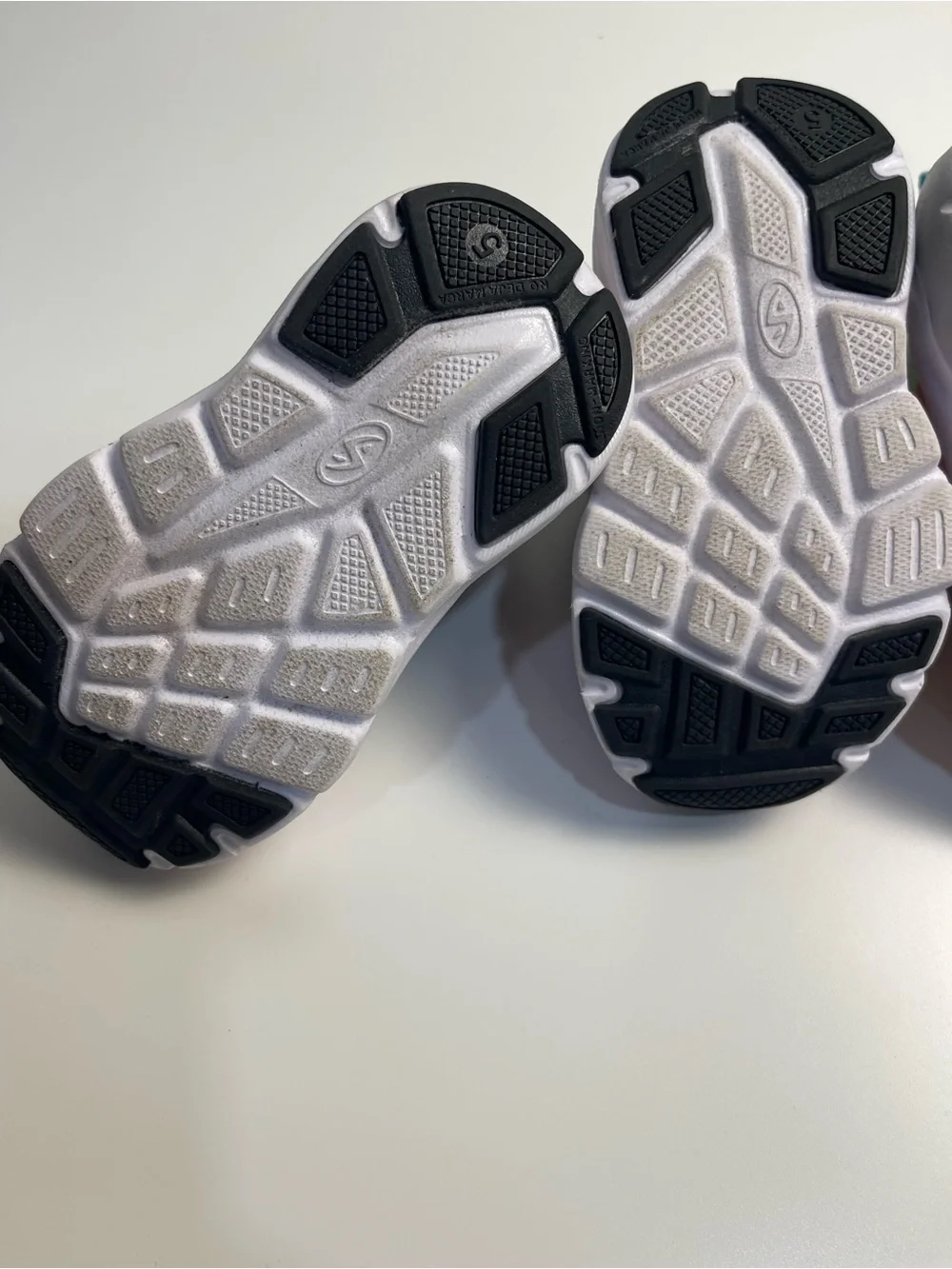 2 pairs Athletic Works toddler shoes great condition size 5